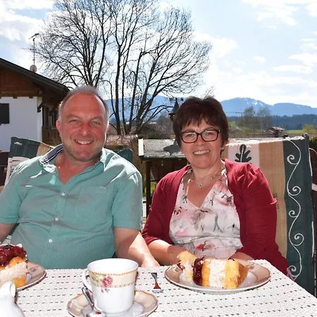 Gaestehaus Bergfrieden, Andrea 아파트 Bayersoien
